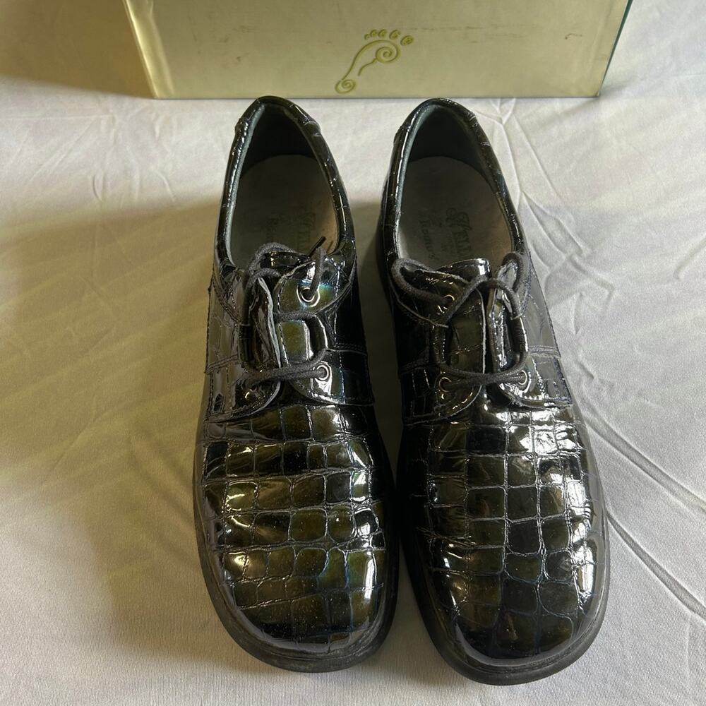 Helle comfort romu’s dark blue leather size 8.5 women’s shoes